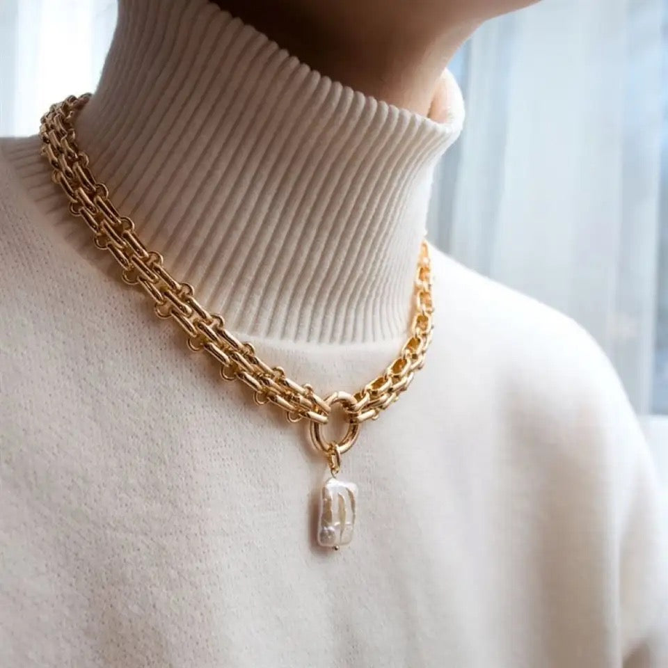 Pearl Drop Chunky Pendant Necklace