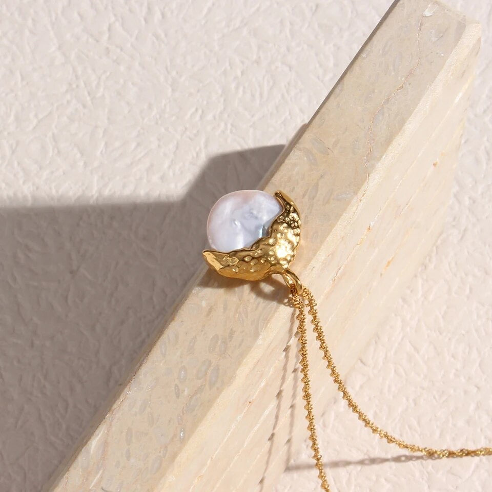 Enchanter Moon Baroque Pearl Gold Necklace
